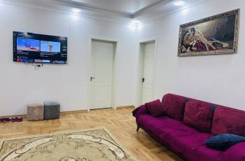 ურეხში ქირავდება დღიურად სახლი   და კომფორტით . 