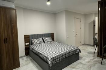 ქირავდება ბინა ბათუმის ცენტრში. ზღვიდან 500 მეტრში