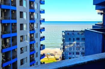 ზღვის 1 ზოლში სანაპიროსთან. იდეალური ბინა