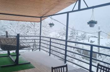 ქირავდება აივნიანი ბინა მთის პანორამული ხედით