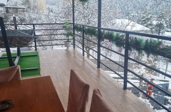 ქირავდება აივნიანი ბინა მთის პანორამული ხედით