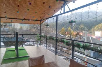 ქირავდება აივნიანი ბინა მთის პანორამული ხედით