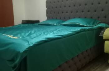 ქირავდება 2 ოთახიანი ბინა აღმაშენებლის 142 ნომერში