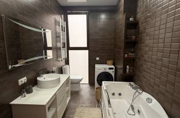 ქირავდება დღიურად ბინა ჯაკუზით