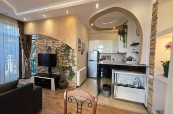 Warm and cozy apartment on Rustaveli Avenue