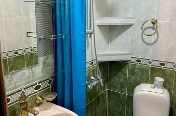 В центре города, возле театра