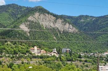 Apartment for rent with a balcony with a panoramic view of the mountain