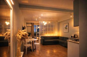 "Ninth" with private parking!