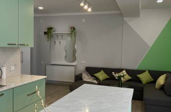 ქალაქის შუაგულში ქირავდება 2 ოთახიანი  ბინა