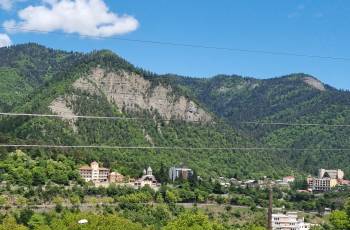 Apartment for rent with a balcony with a panoramic view of the mountain