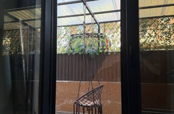 Парковка, терраса, качели и комфорт