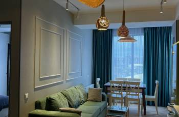 თანამედროვე სტილის ბინა ქალაქის ცენტრში