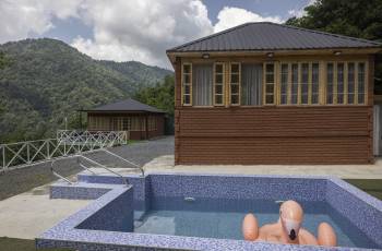 Laguna Villa / Laguna Villa