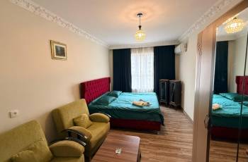 ქირავდება 2 ოთახიანი ბინა აღმაშენებლის 142 ნომერში