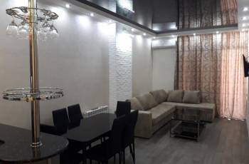 4 სართულზე ქირავდება 3 ოთახიანი ბინა დღიურად