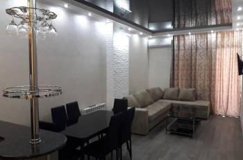 4 სართულზე ქირავდება 3 ოთახიანი ბინა დღიურად