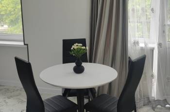 Studio type apartment daily in port.