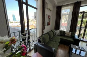 Apartment with Metro Freedom Square