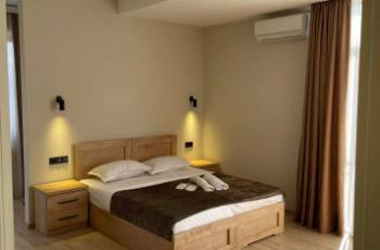 ვაქირავებ როგორც დღიურად ასევე საათობრივად