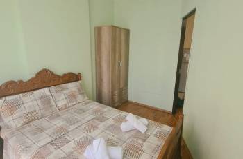 Rent a daily flat in front of a Grand Mall